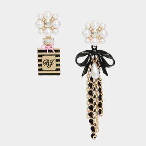 Betsey Johnson Going All Out Mismatch Perfume Pearl Earrings Ivory